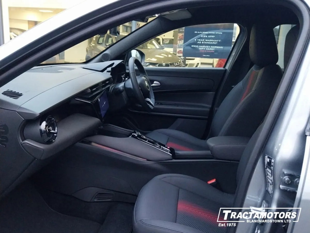 Alfa Romeo Junior SPECIALE  BEV 54KW - Image 4