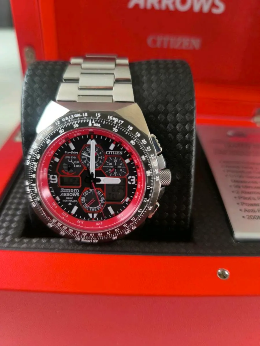 Mens red arrows watch - Image 1