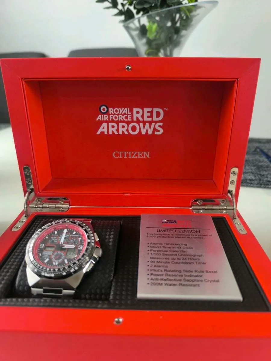 Mens red arrows watch - Image 4