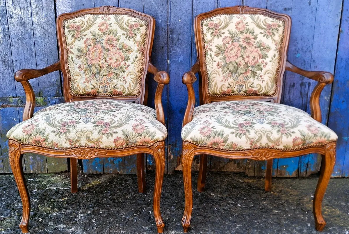 Vintage Settee & Chairs - Image 4