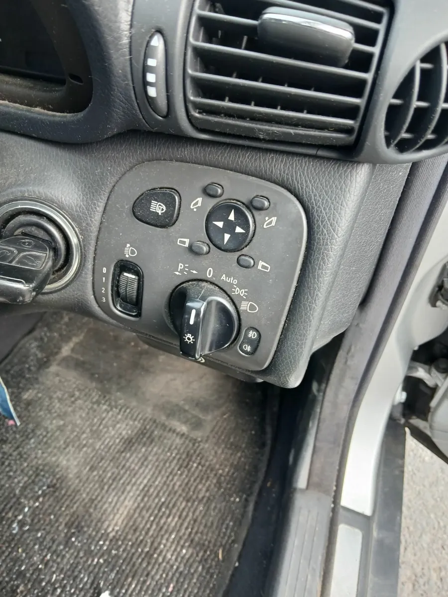 Mercedes-Benz C-Class 2002 - Image 3