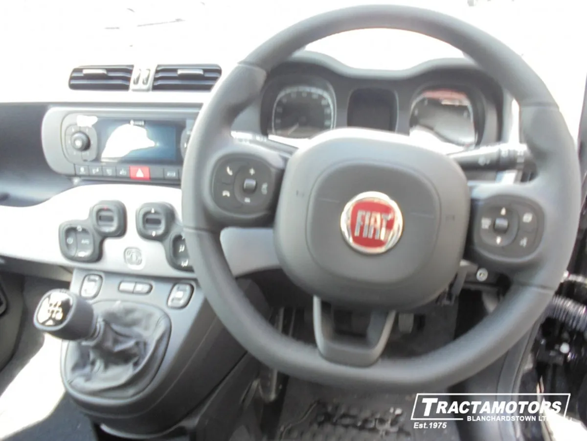 Fiat Panda 1.0 HYBRID CROSS - Image 2