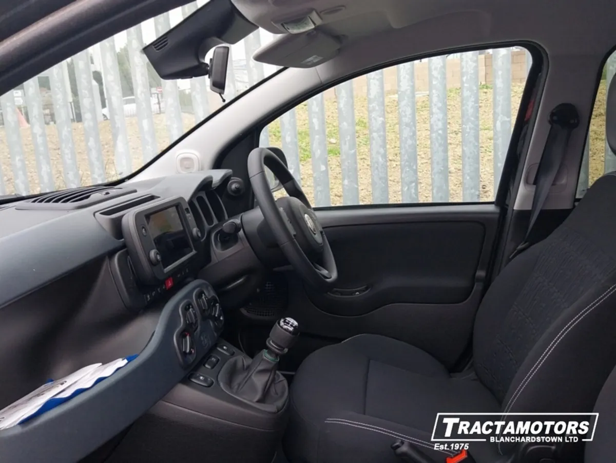 Fiat Panda 1.0 HYBRID CROSS - Image 4