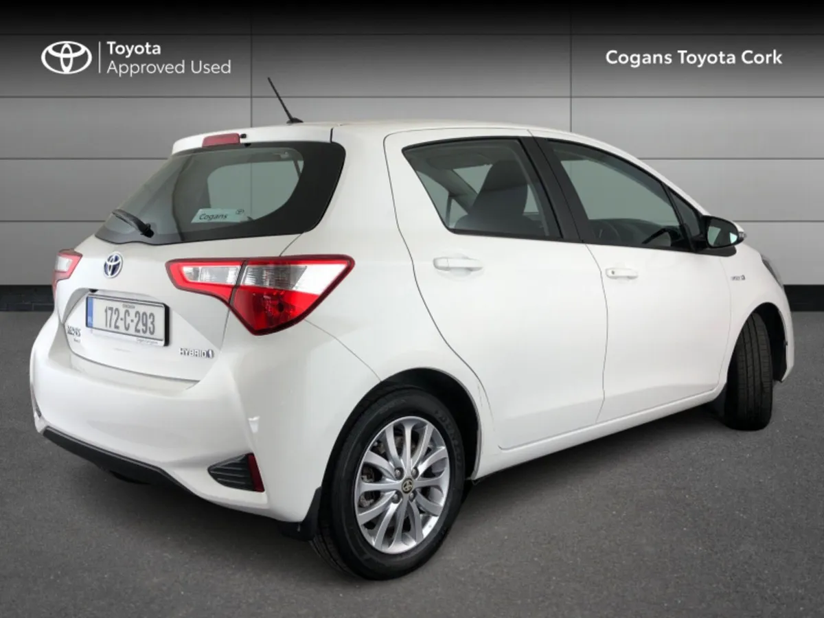 Toyota Yaris YARIS HYBRID 5DR LUNA - Image 2