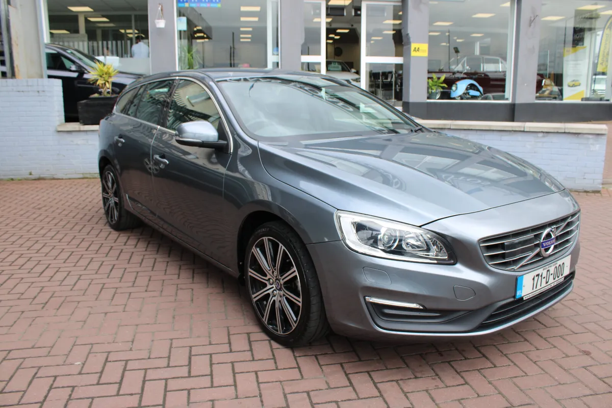 2017 VOLVO V60 - Image 1