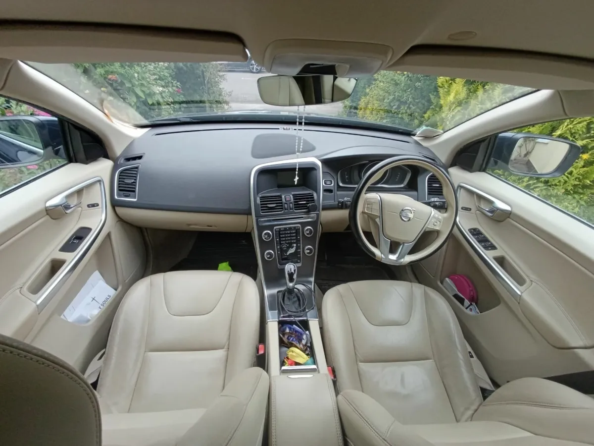 Volvo XC60 2014 SE Lux A/T - Image 2