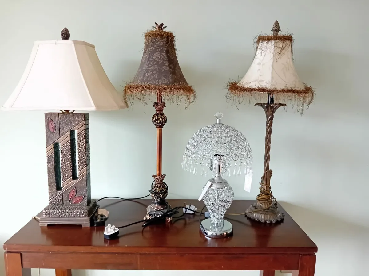 Selection of lamps - Image 1