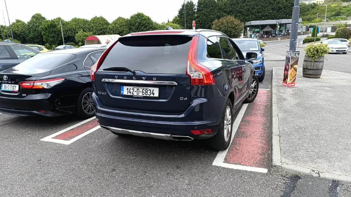 Volvo XC60 2014 SE Lux A/T - Image 4
