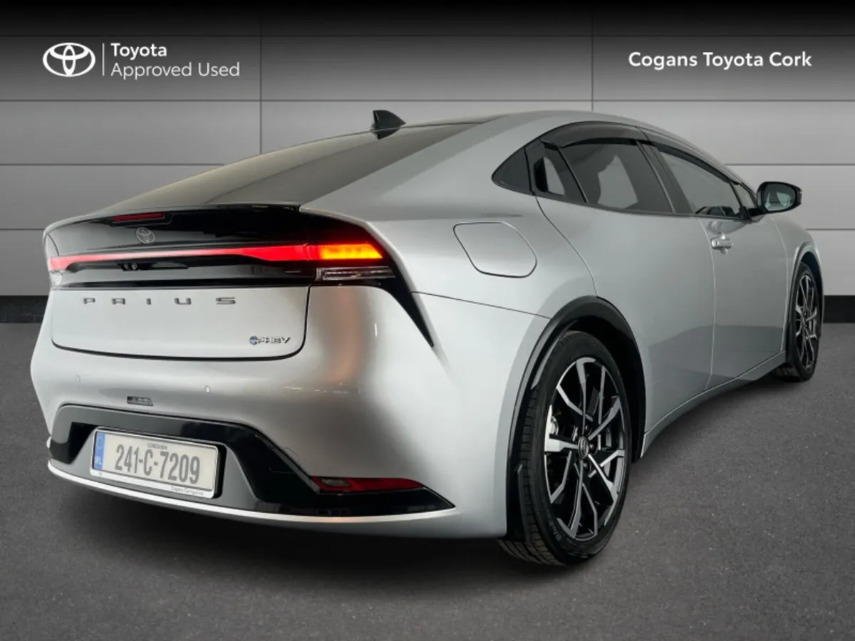 Toyota Prius Plug in - Image 2