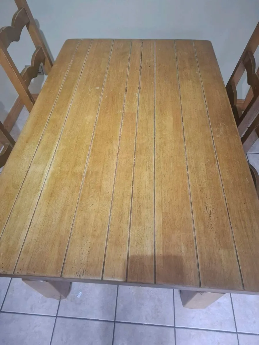 FREE TABLE AND 4 CHAIRS TO TAKE AWAY - Image 2
