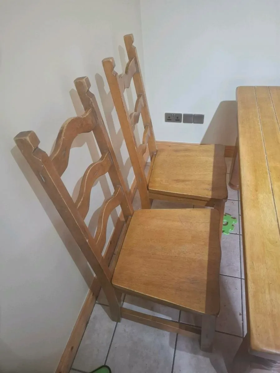 FREE TABLE AND 4 CHAIRS TO TAKE AWAY - Image 3