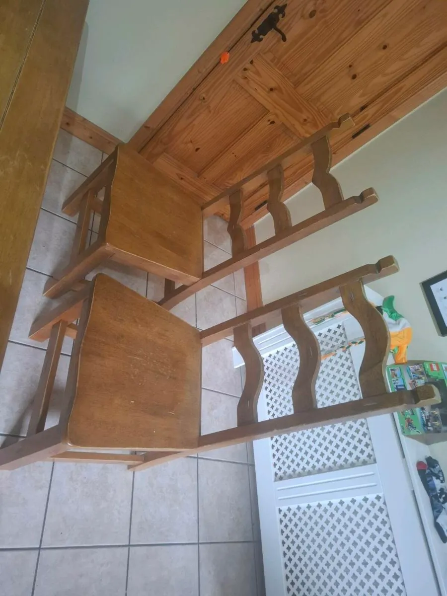 FREE TABLE AND 4 CHAIRS TO TAKE AWAY - Image 4