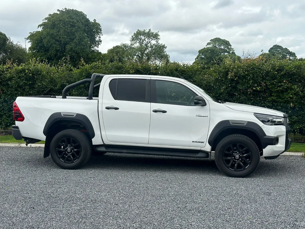 2021 Toyota Hilux 2.8 D-4D Invincible X Crewcab - Image 2