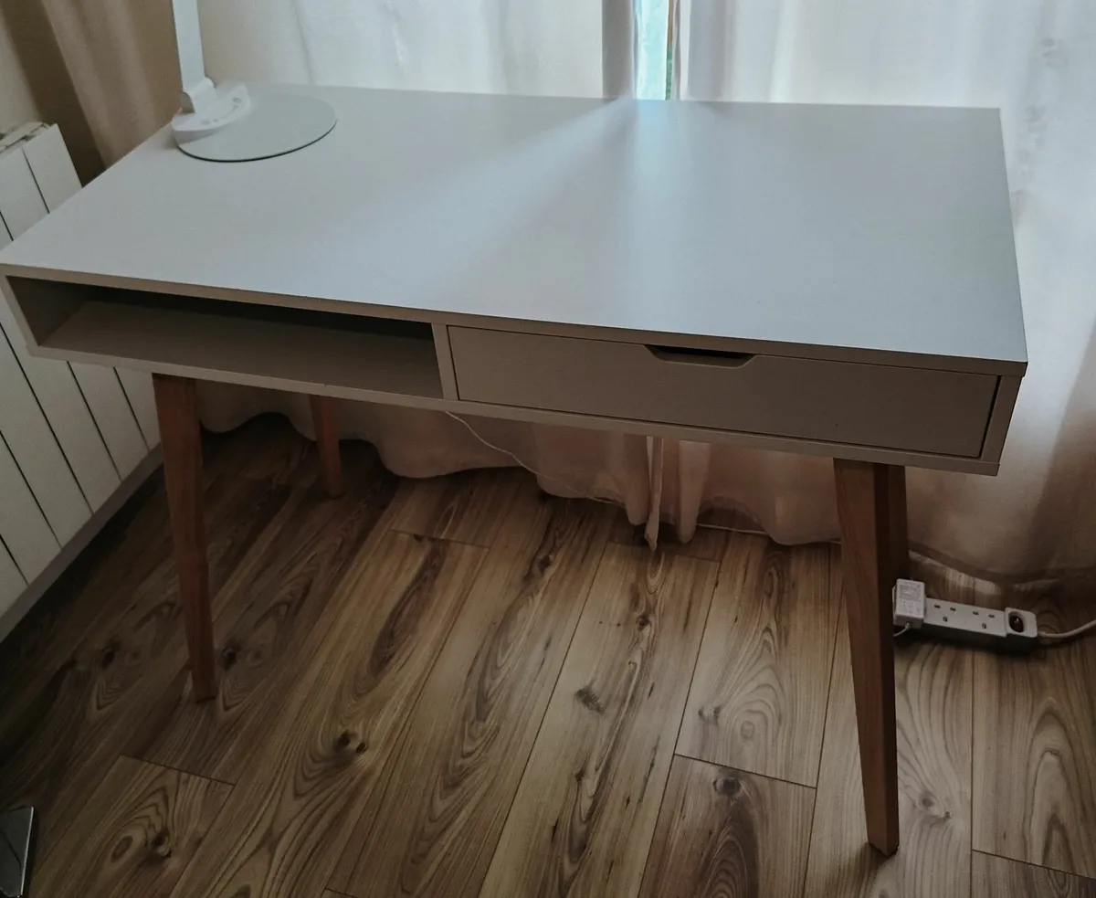 Desk - Image 3