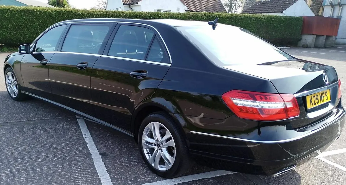Mercedes - Benz limousine Duffy funeral hearse - Image 2