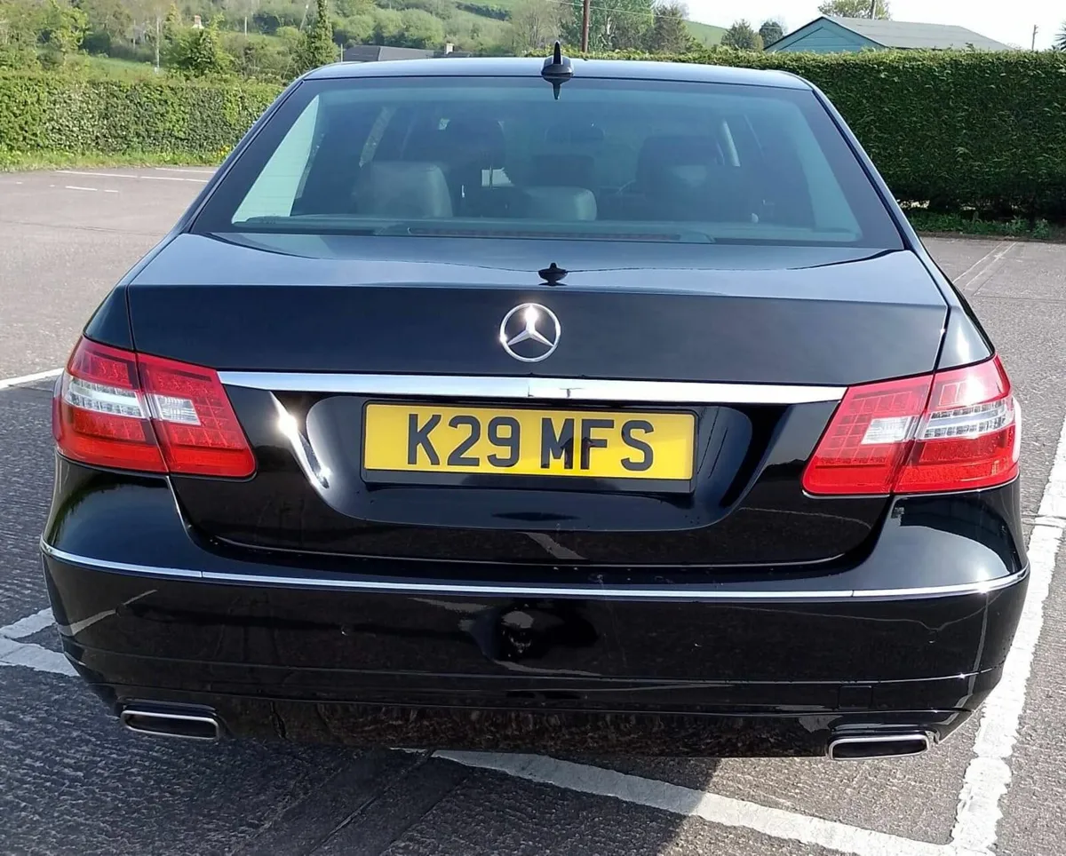 Mercedes - Benz limousine Duffy funeral hearse - Image 3
