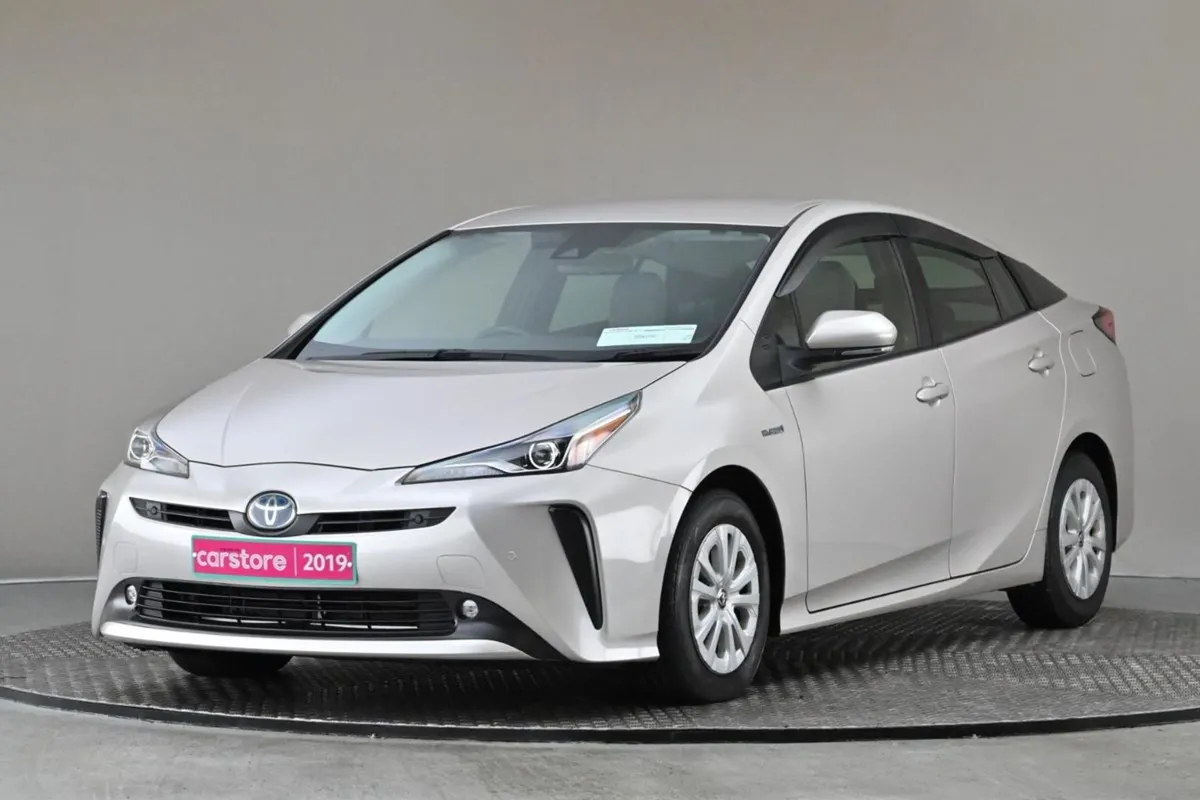 Toyota Prius 1.8 Hybrid  2tone Interior reverse C - Image 3