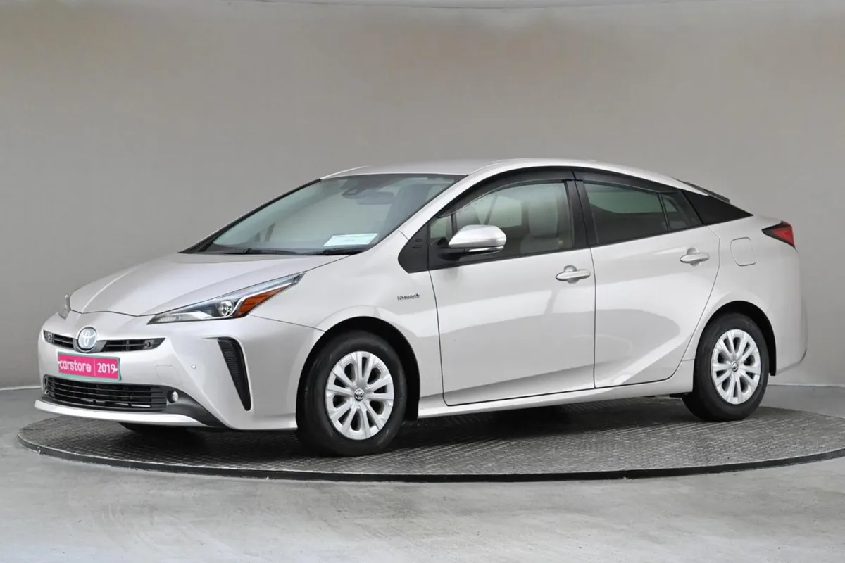 Toyota Prius 1.8 Hybrid  2tone Interior reverse C - Image 4