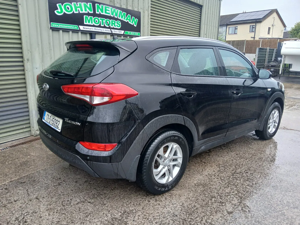 Hyundai Tucson 1.6 petrol  2017 low mileage - Image 3