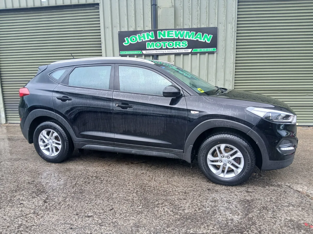 Hyundai Tucson 1.6 petrol  2017 low mileage - Image 4