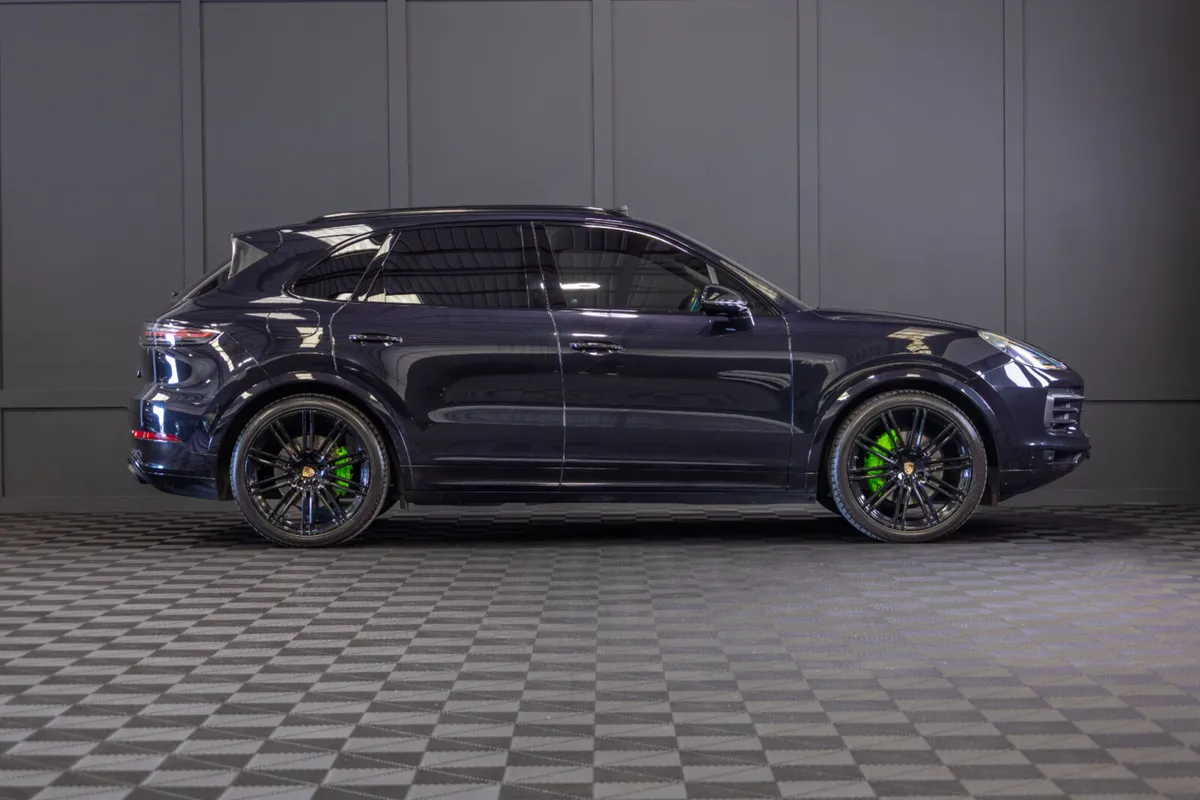 212 Porsche Cayenne V6 E-Hybrid - Image 2