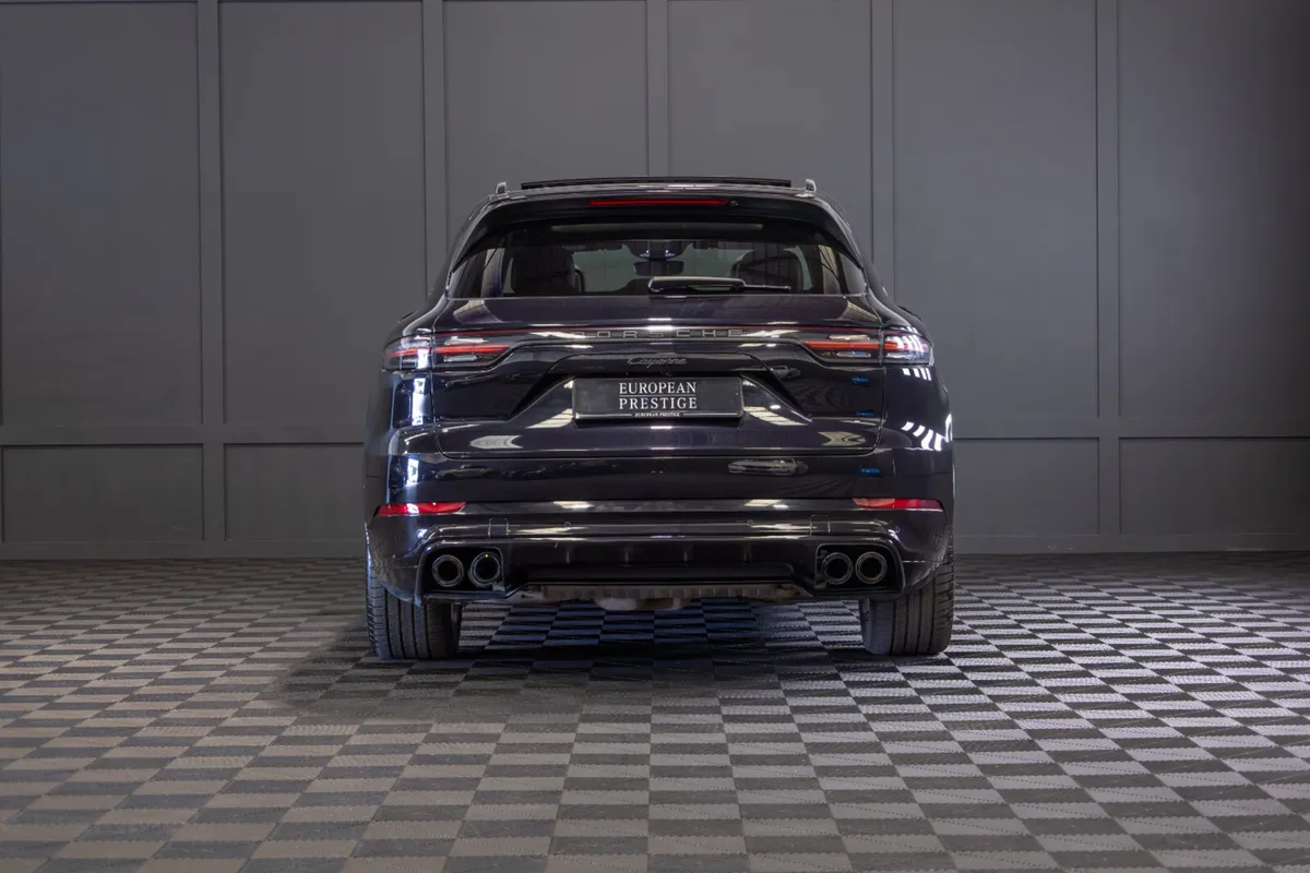 212 Porsche Cayenne V6 E-Hybrid - Image 4