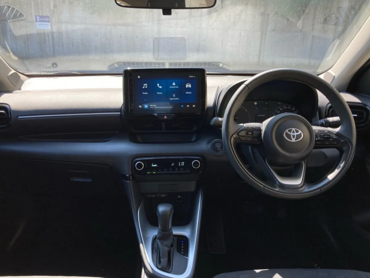 Toyota Yaris Yaris Hybrid 115 Luna - Image 3
