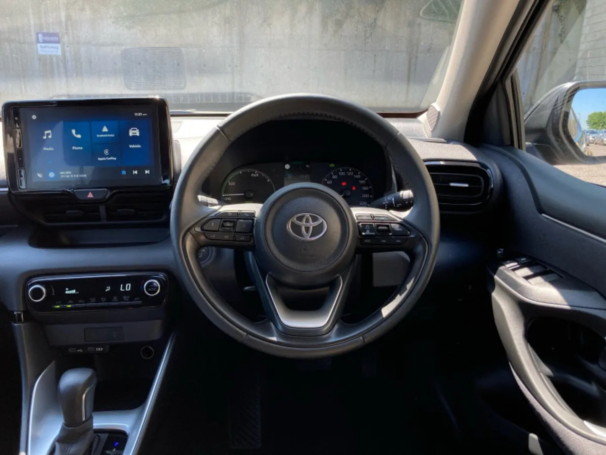 Toyota Yaris Yaris Hybrid 115 Luna - Image 4