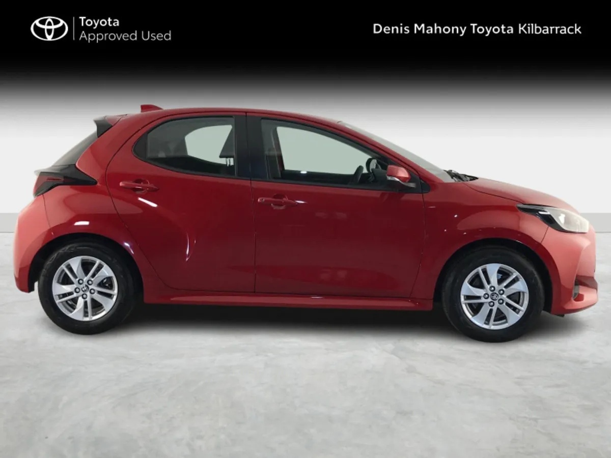 Toyota Yaris HYBRID LUNA - Image 3