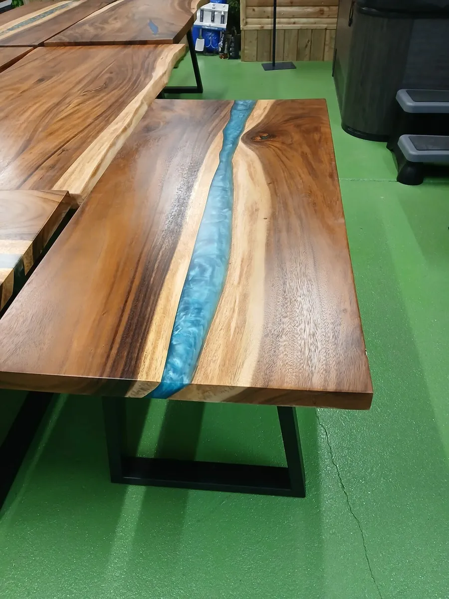 Dining table - Image 1