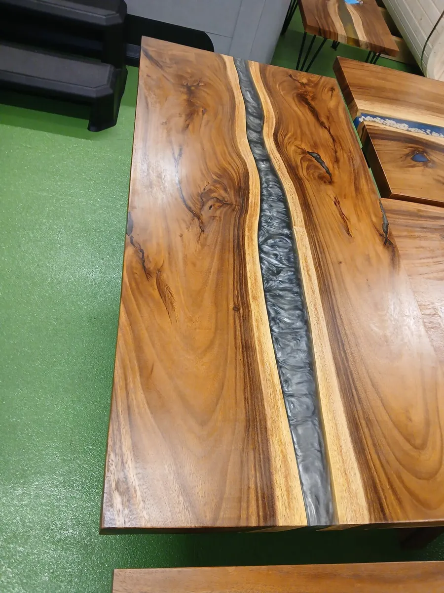 Dining table - Image 1