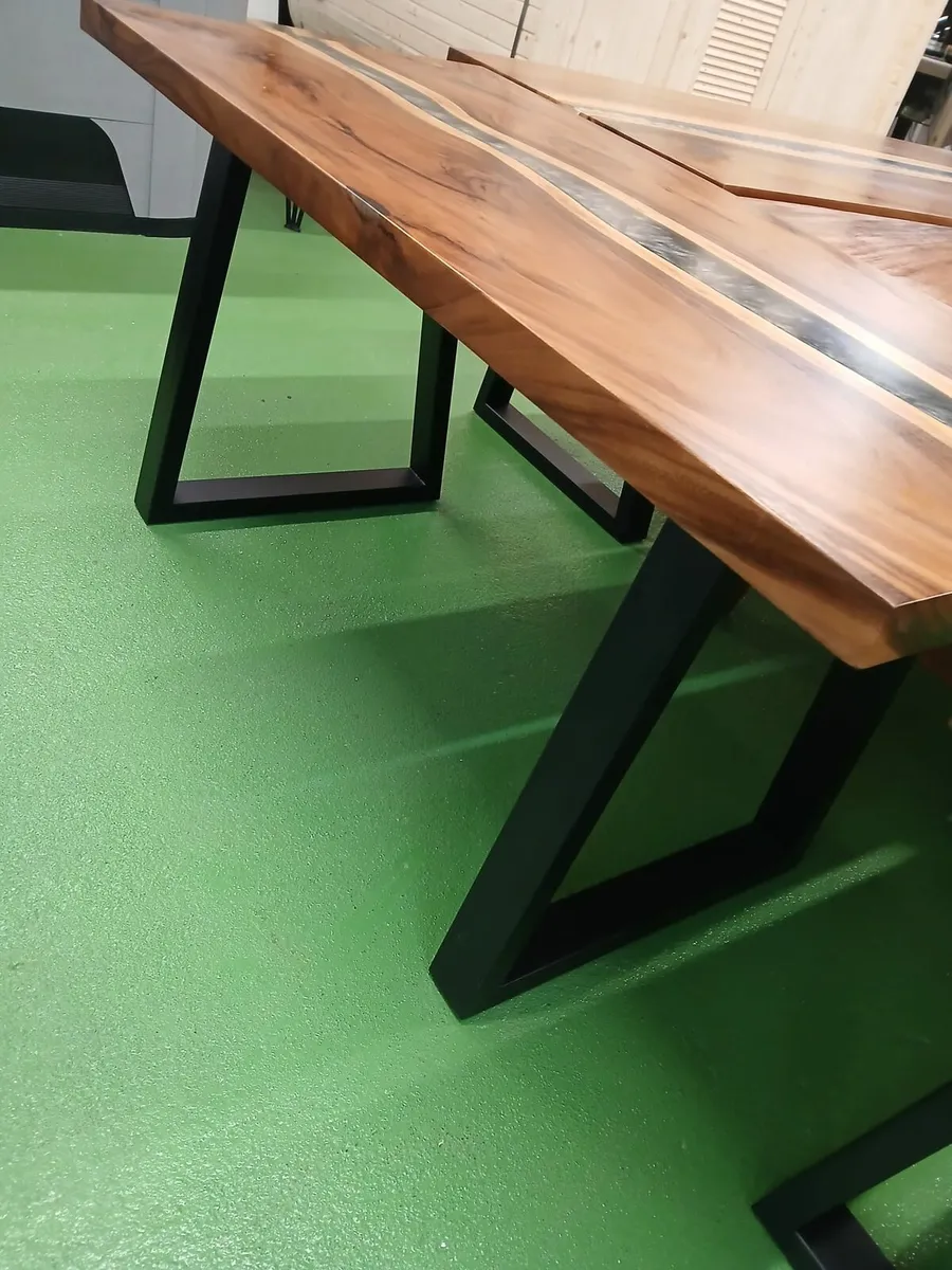 Dining table - Image 2