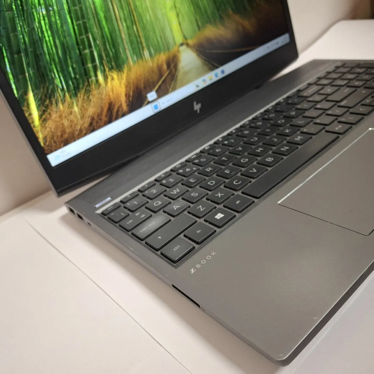 HP ZBook 15v G5  i7-8750H NVIDIA Quadro P600 4GB - Image 3