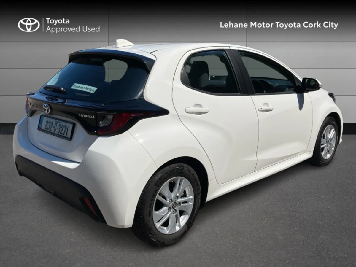 Toyota Yaris YARIS HYBRID LUNA - Image 2