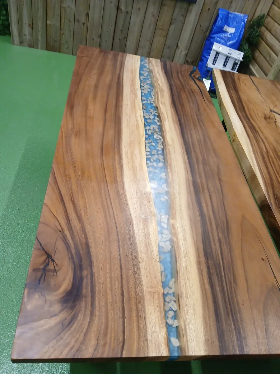 Dining table - Image 1