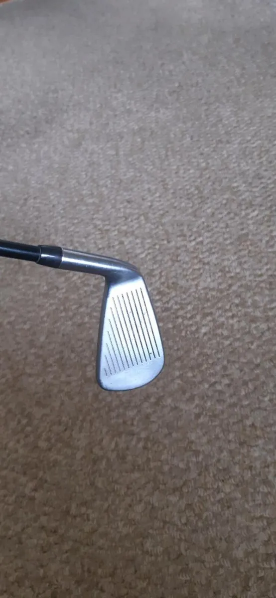 Taylor Made  p790 2 iron - Image 2