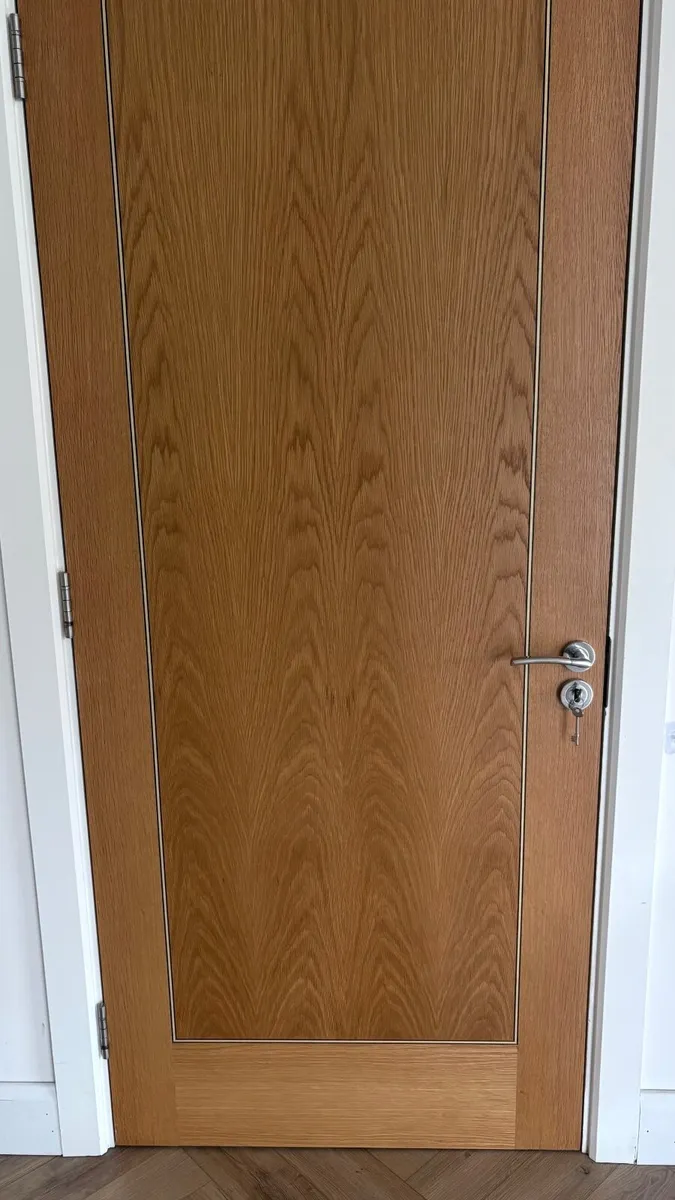 Internal Oak Wood Door with trim and lock - Image 1