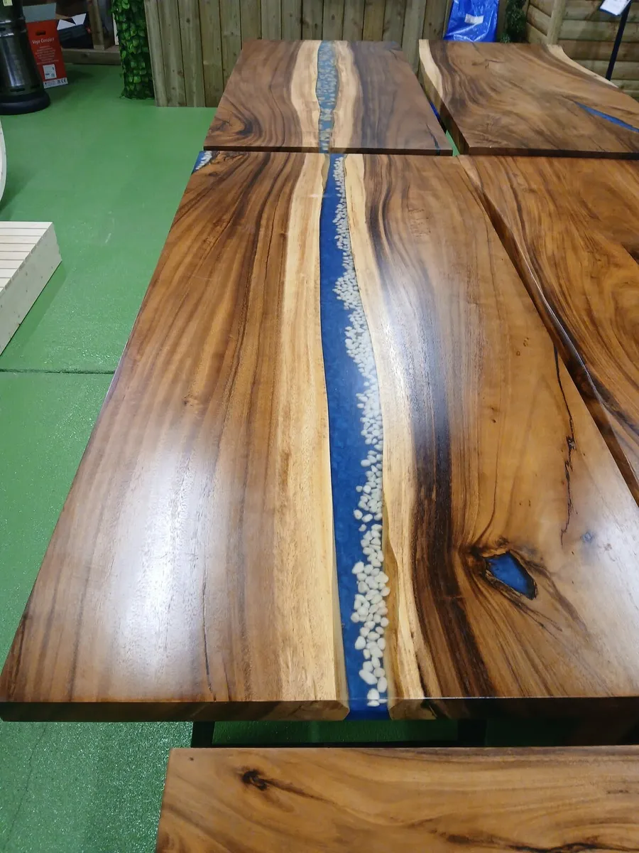 Dining table - Image 1