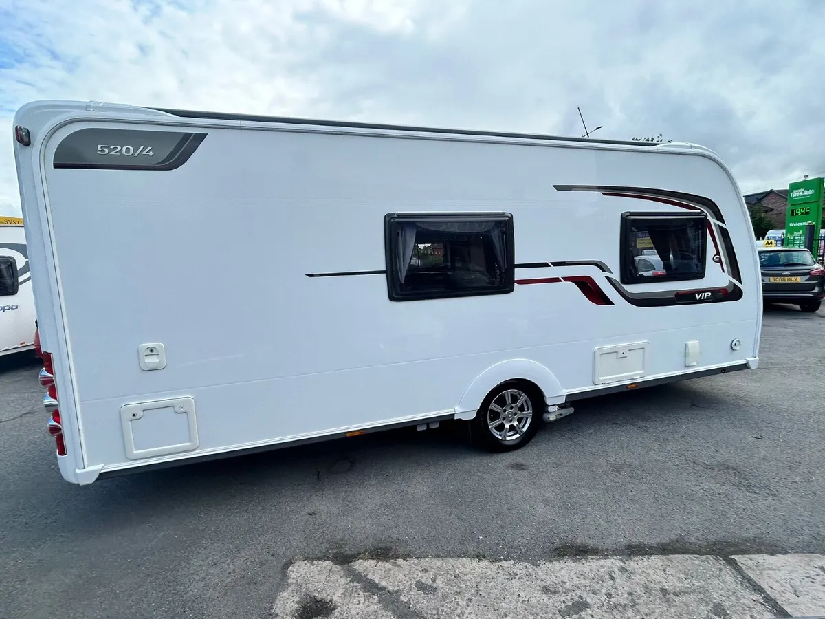 2015  Coachman VIP 520/4  | 4 Berth Side Dinette - Image 3