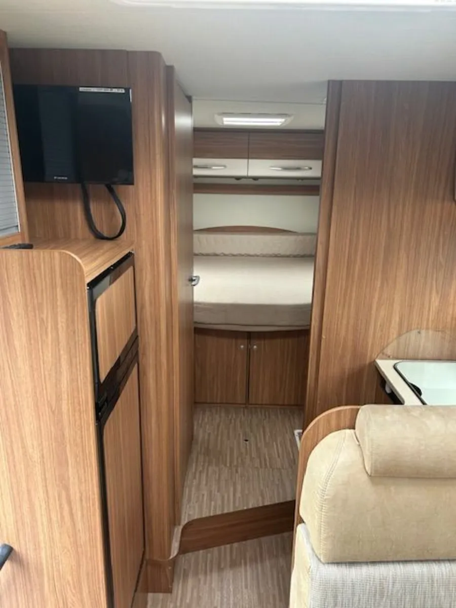 Carado T339 - 2016 - 2 Berth - Island Bed - Image 4