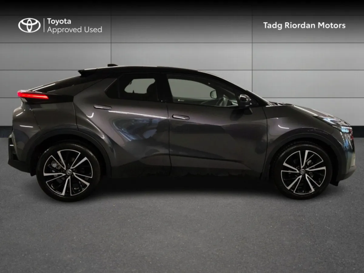 Toyota C-HR HYBRID SOL - Image 3