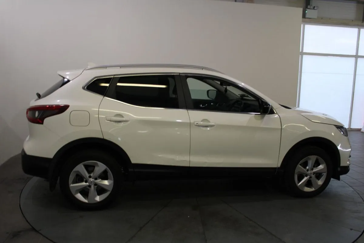 Nissan QASHQAI 1.3 SV 4DR - Image 4