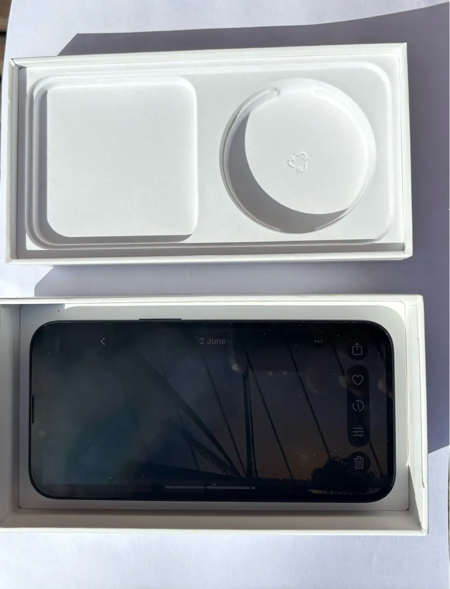 iPhone 13 - Image 2