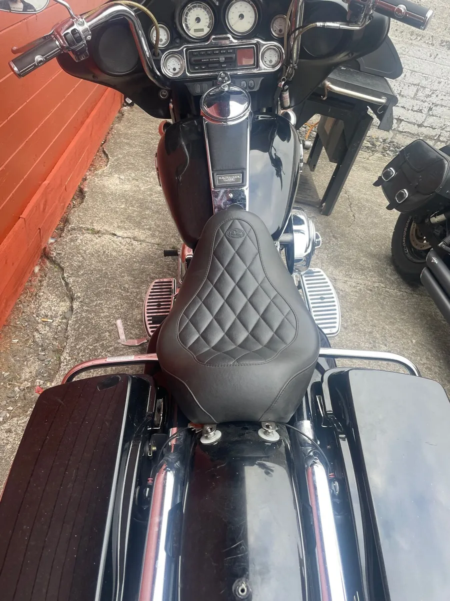 HARLEY DAVIDSON  road king seat - Image 1