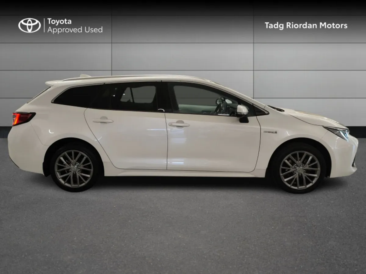 Toyota Corolla HYBRID SOL T/S - Image 3