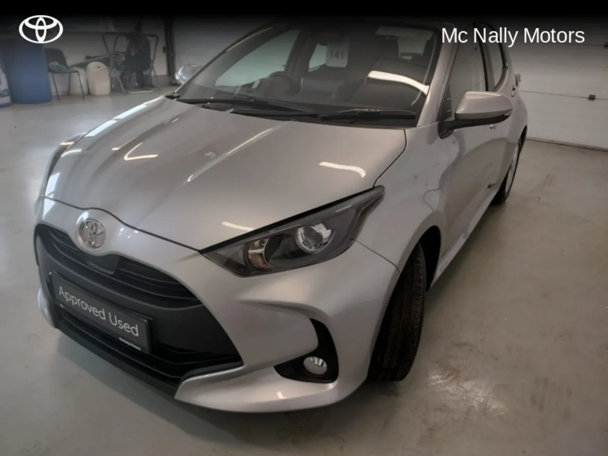 Toyota Yaris HYBRID 1.5 LUNA FREE SERVICING - Image 3