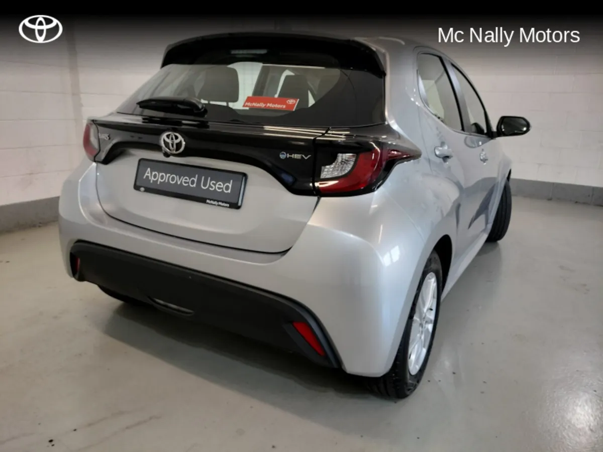 Toyota Yaris HYBRID 1.5 LUNA FREE SERVICING - Image 3