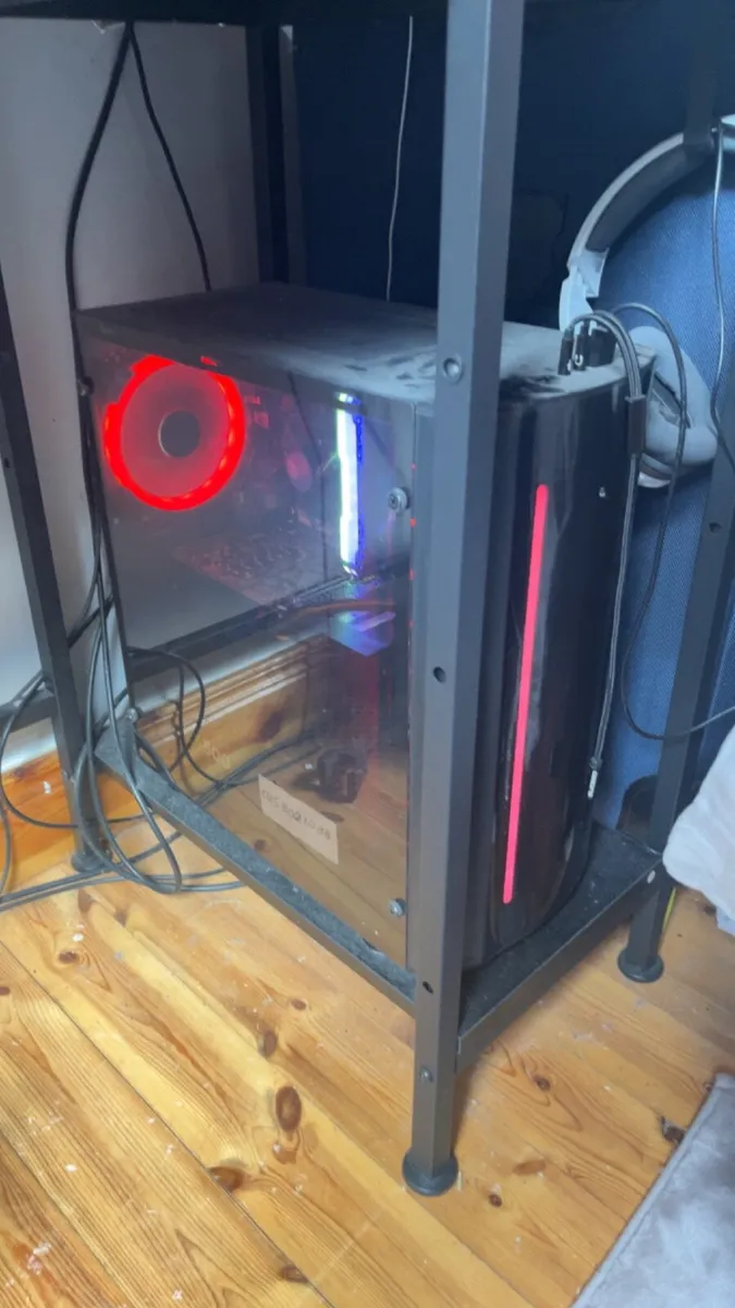 Gaming pc, monitor, desk and accessories for sale - Image 2