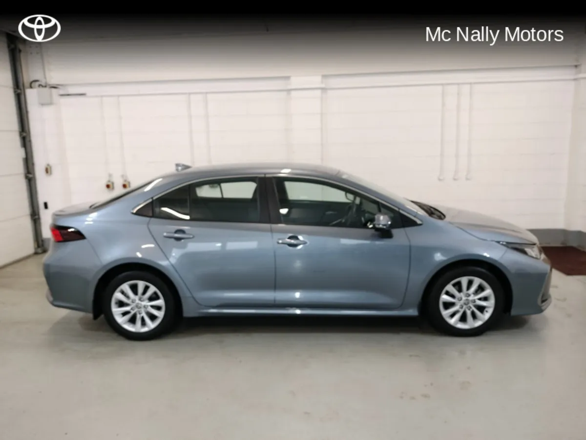 Toyota Corolla LUNA SALOON HYBRID - Image 3