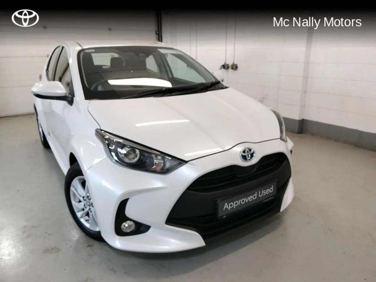 Toyota Yaris HYBRID 5DR LUNA PEARL PAINT - Image 1